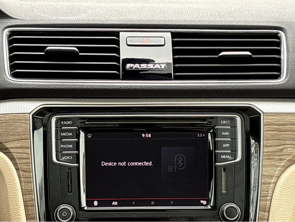 2018 Volkswagen Passat 2.0T SE w/Technology