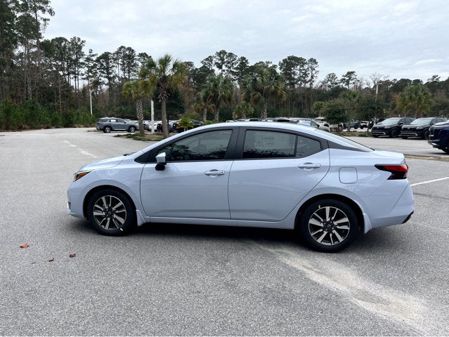 2025 Nissan Versa SR