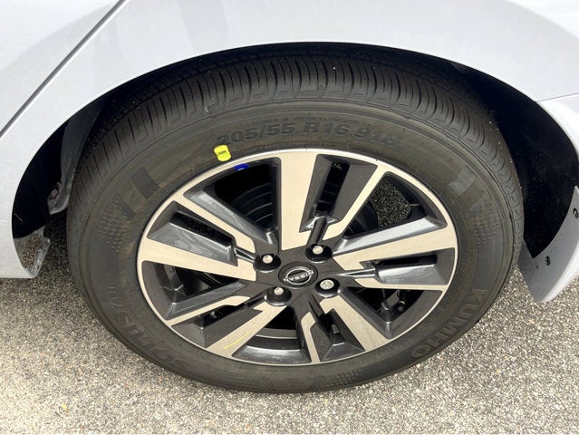 2025 Nissan Versa SR