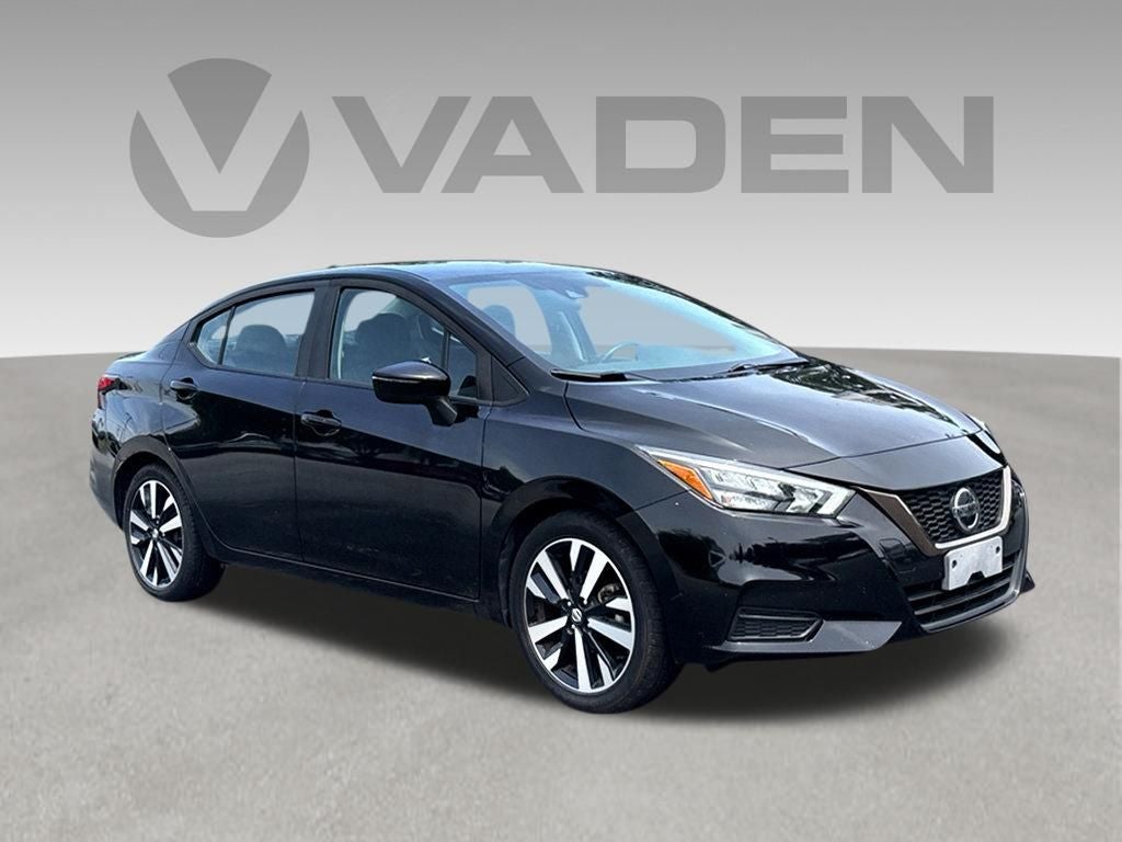 2022 Nissan Versa SR