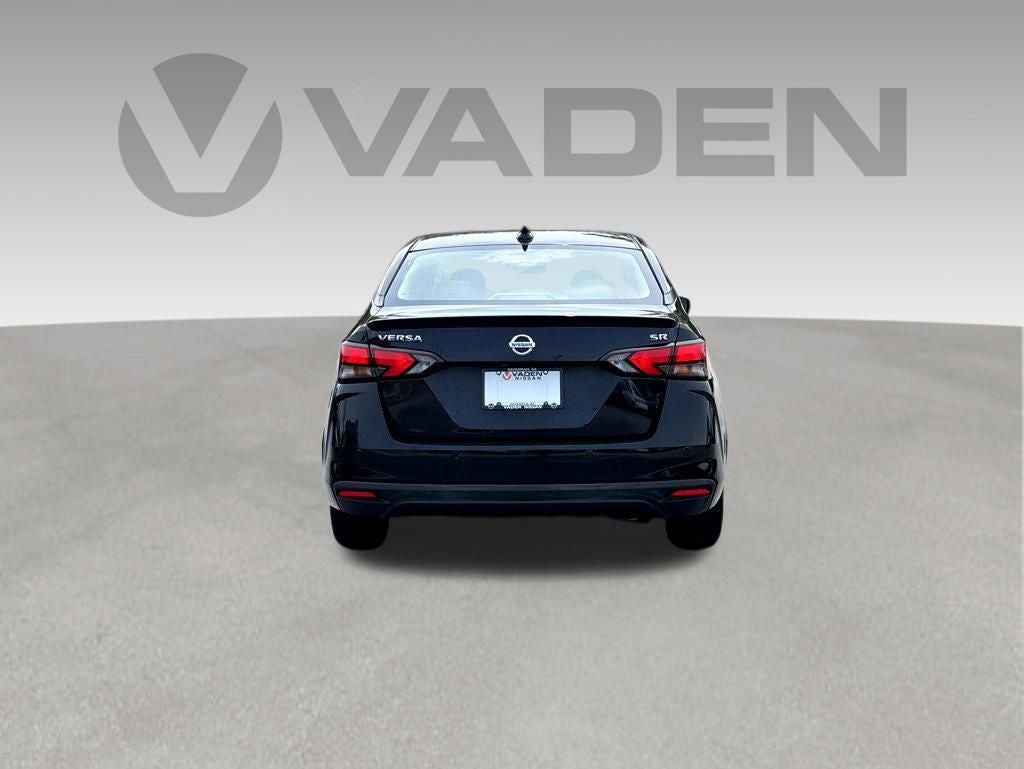 2022 Nissan Versa SR