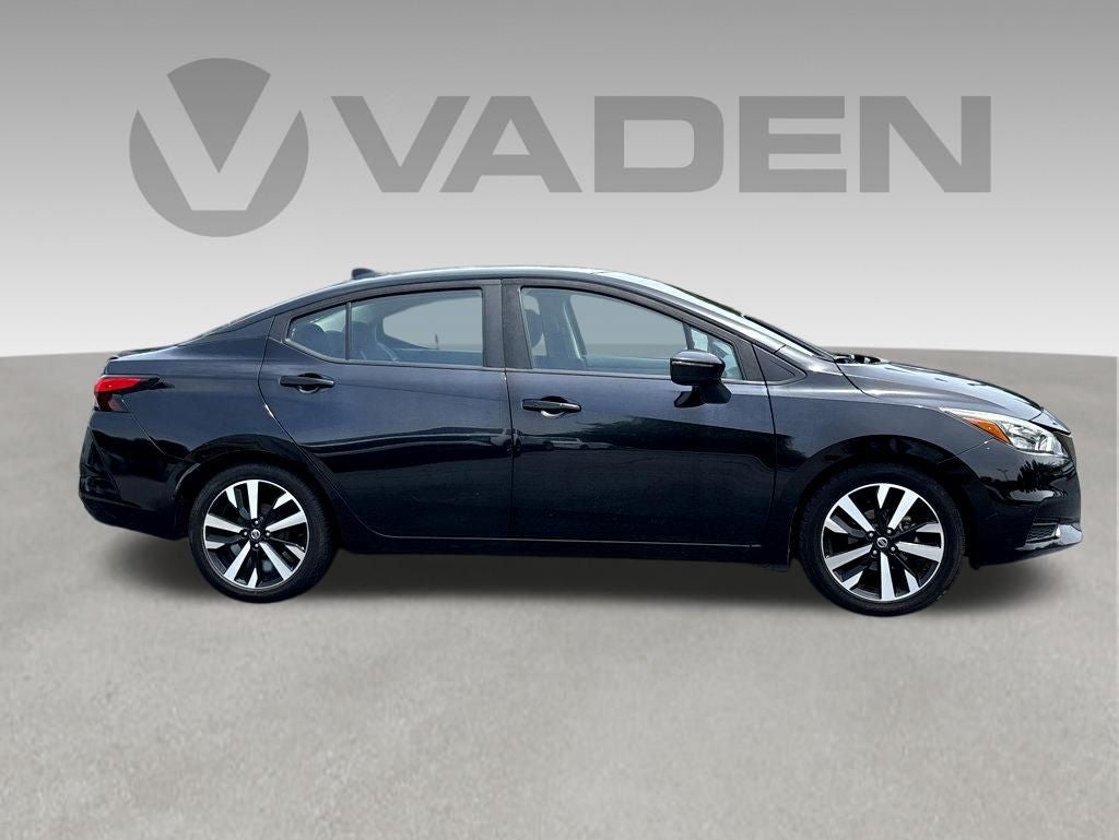 2022 Nissan Versa SR