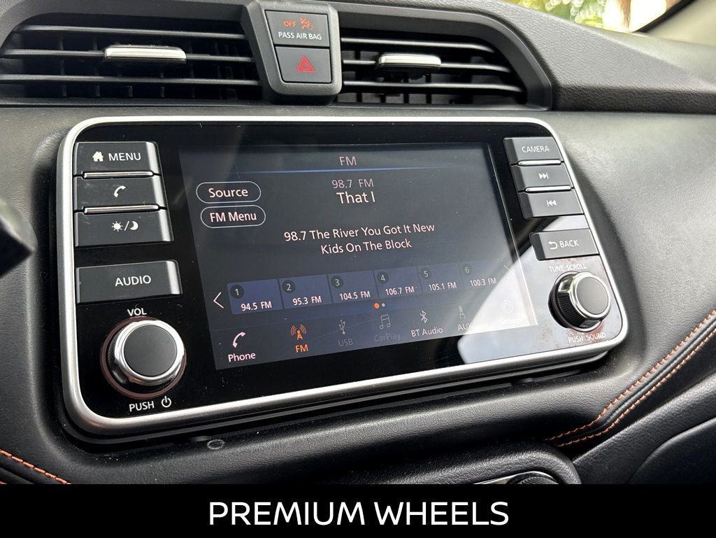 2022 Nissan Versa SR