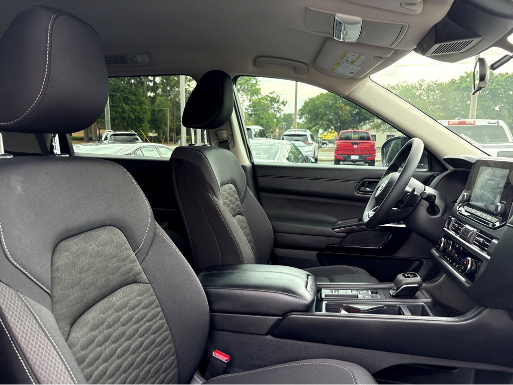 2025 Nissan Pathfinder S