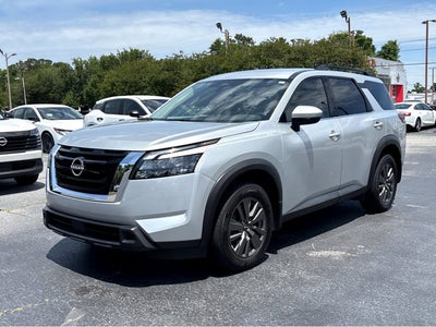 2024 Nissan Pathfinder SV