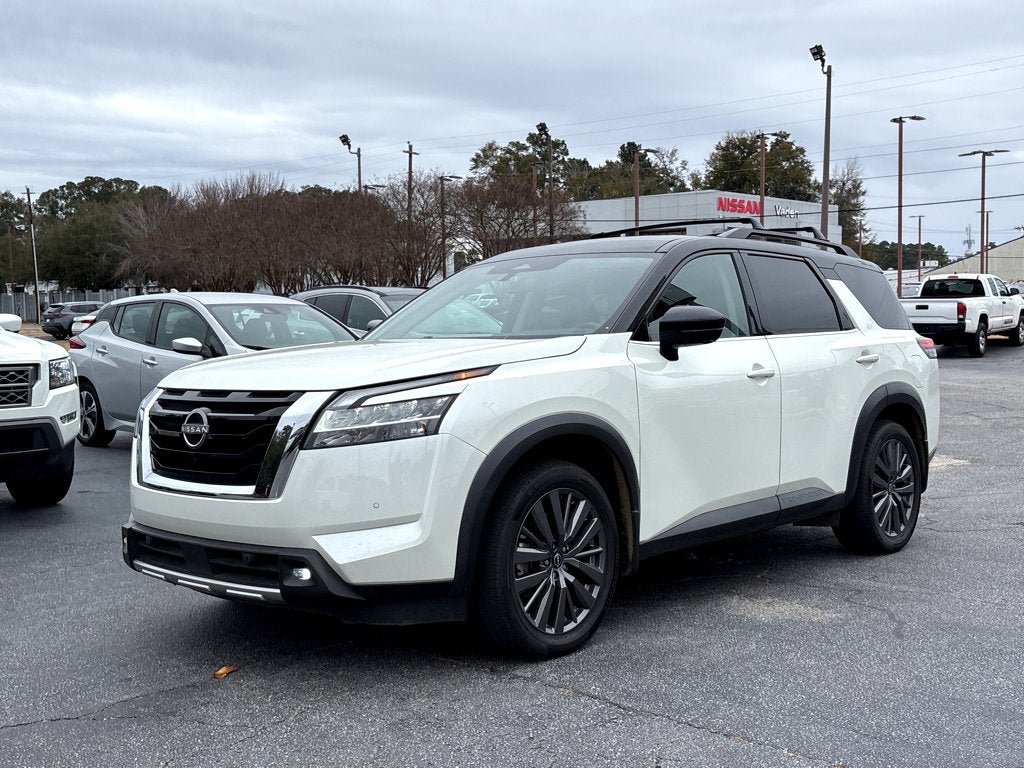 2023 Nissan Pathfinder SL