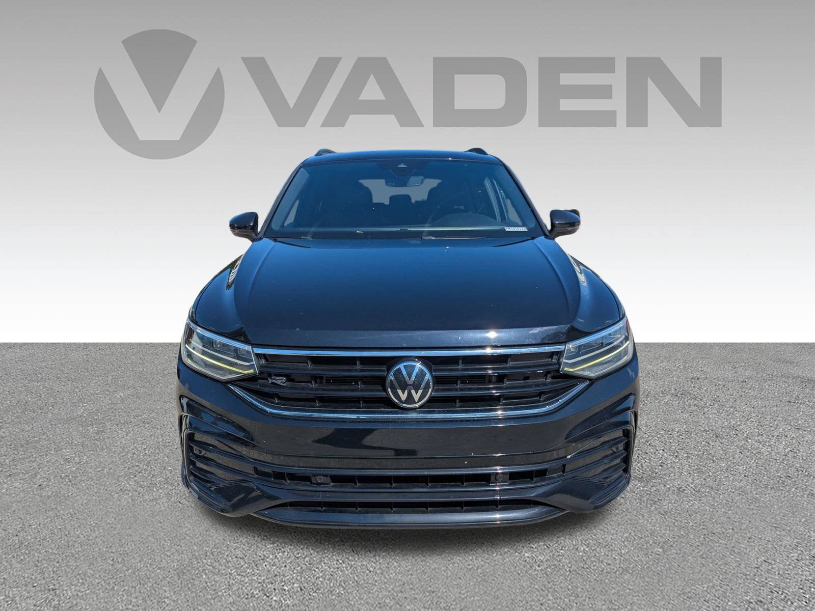 2023 Volkswagen Tiguan SE R-Line Black
