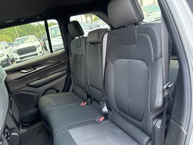 2026 Jeep Grand Cherokee GRAND CHEROKEE LAREDO X 4X2