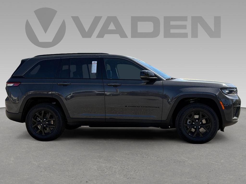 2026 Jeep Grand Cherokee GRAND CHEROKEE LAREDO ALTITUDE 4X2