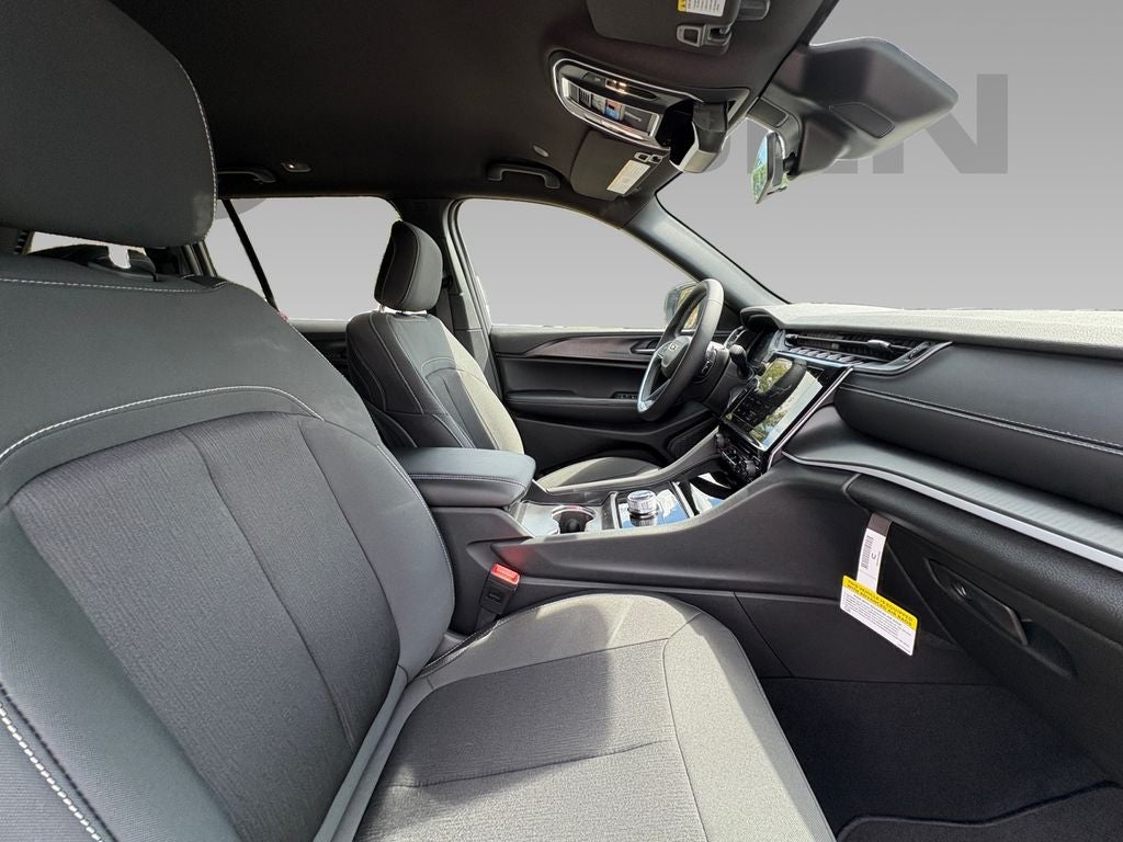 2025 Jeep Grand Cherokee GRAND CHEROKEE LAREDO 4X4