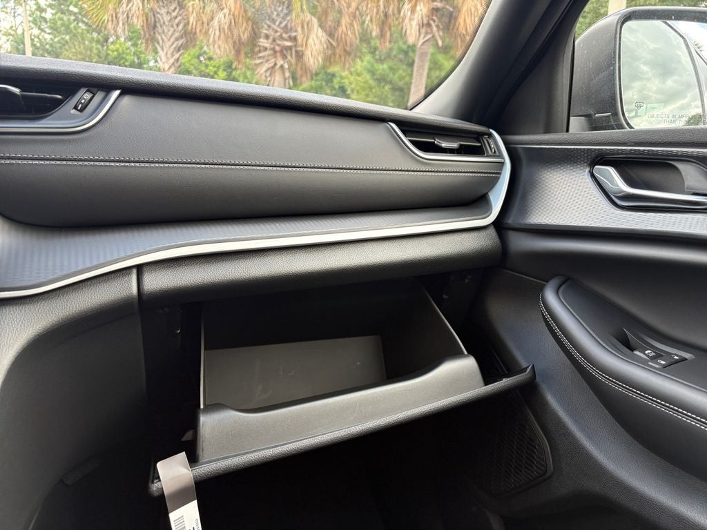 2025 Jeep Grand Cherokee GRAND CHEROKEE LAREDO 4X4