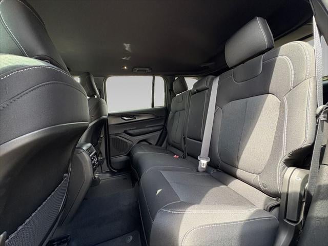 2025 Jeep Grand Cherokee GRAND CHEROKEE LAREDO 4X4