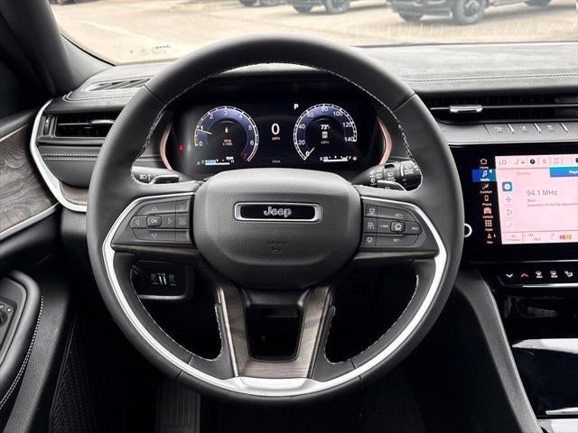 2027 Jeep Grand Cherokee Laredo Altitude