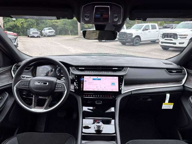 2027 Jeep Grand Cherokee Laredo Altitude