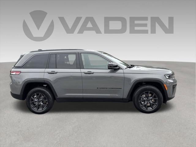 2027 Jeep Grand Cherokee Laredo Altitude