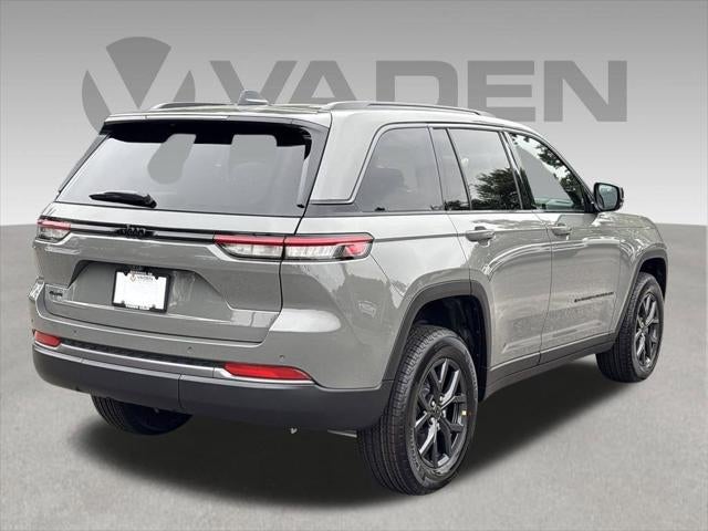 2027 Jeep Grand Cherokee Laredo Altitude