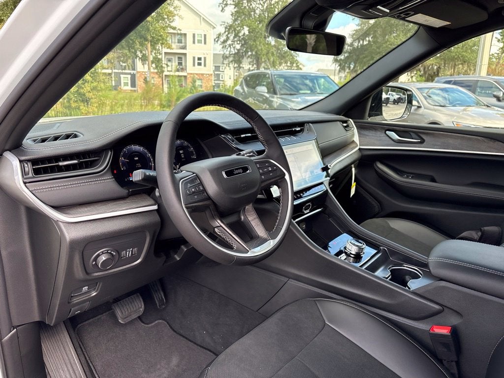 2027 Jeep Grand Cherokee GRAND CHEROKEE LAREDO ALTITUDE 4X4