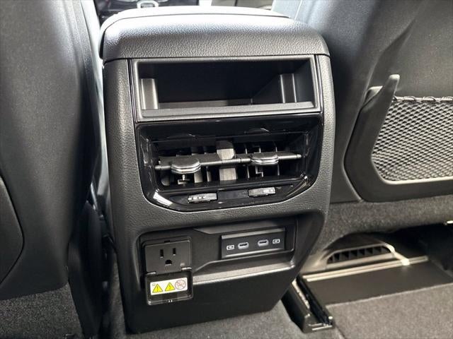 2027 Jeep Grand Cherokee Laredo Altitude