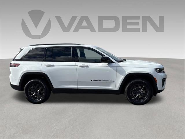 2027 Jeep Grand Cherokee Laredo Altitude