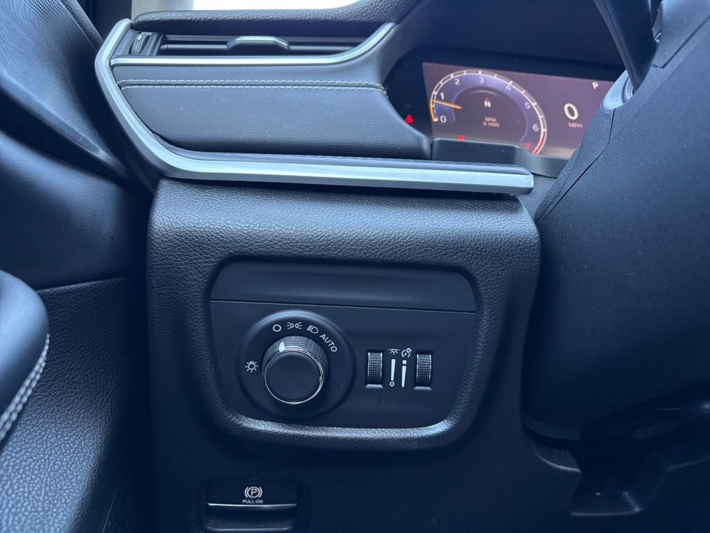 2023 Jeep Grand Cherokee L Laredo 4x2