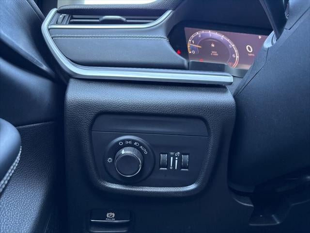 2023 Jeep Grand Cherokee L Laredo 4x2