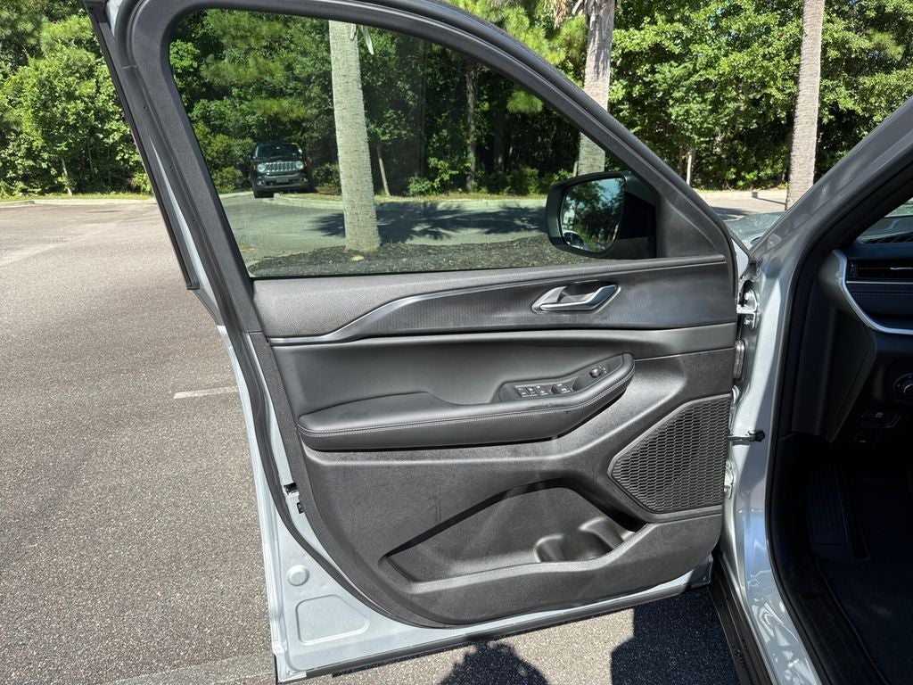 2025 Jeep Grand Cherokee GRAND CHEROKEE L LAREDO 4X2