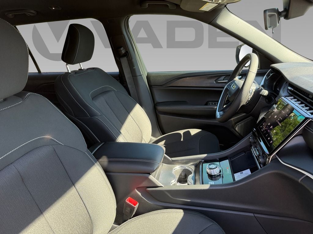 2025 Jeep Grand Cherokee GRAND CHEROKEE L LAREDO 4X2