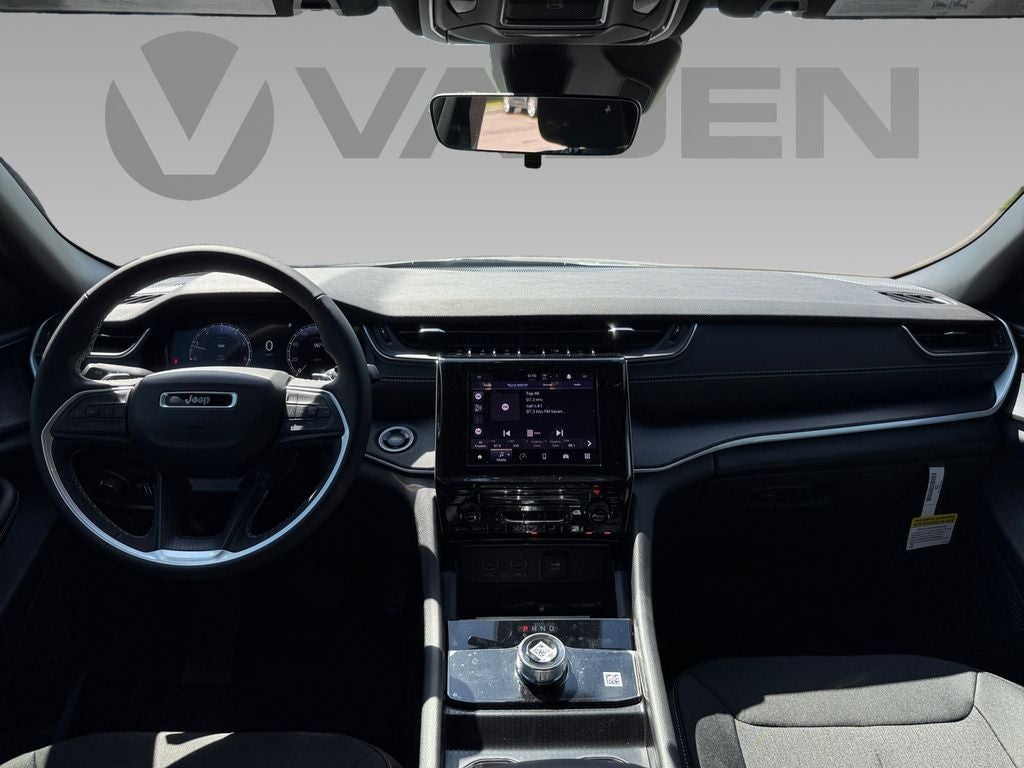 2025 Jeep Grand Cherokee GRAND CHEROKEE L LAREDO 4X4