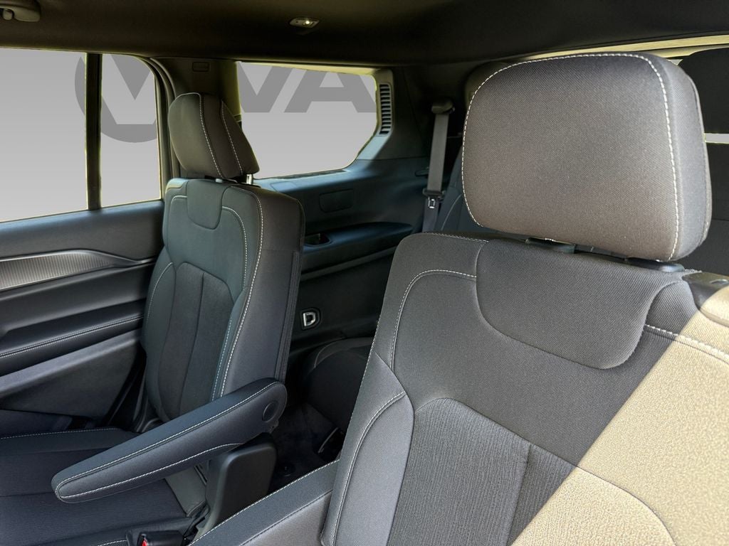 2025 Jeep Grand Cherokee GRAND CHEROKEE L LAREDO 4X4