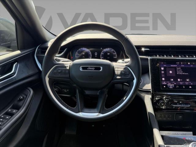 2025 Jeep Grand Cherokee GRAND CHEROKEE L LAREDO 4X4