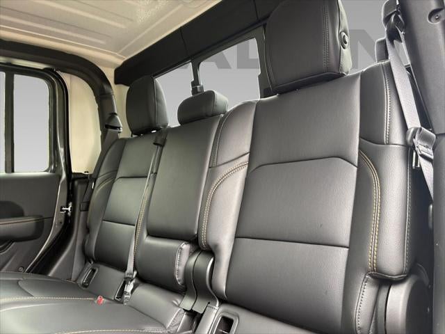 2026 Jeep Gladiator GLADIATOR SAHARA 4X4