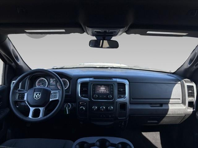 2024 RAM 1500 Classic Warlock Crew Cab 4x2 5'7' Box