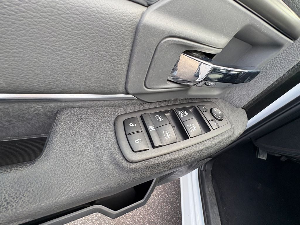 2023 RAM 1500 Classic SLT Crew Cab 4x4 5'7' Box