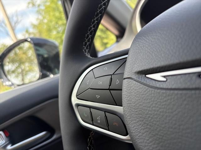 2027 Chrysler Pacifica PACIFICA SELECT