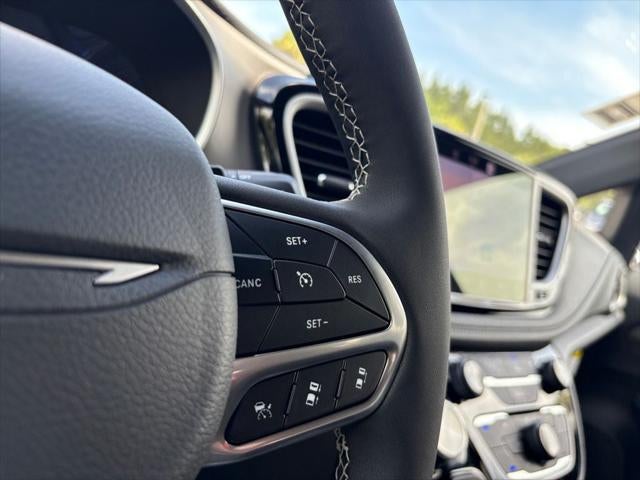 2027 Chrysler Pacifica PACIFICA SELECT
