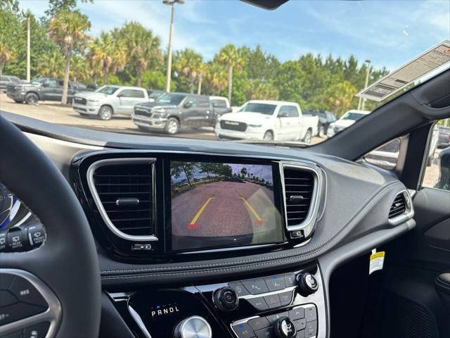 2027 Chrysler Pacifica PACIFICA SELECT