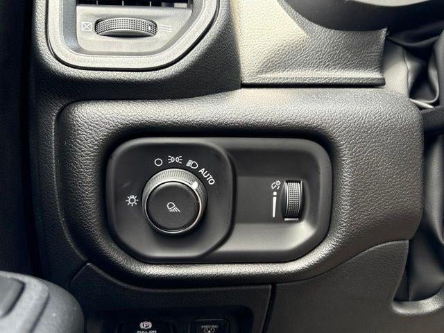 2026 RAM 1500 RAM 1500 TRADESMAN CREW CAB 4X2 5'7' BOX