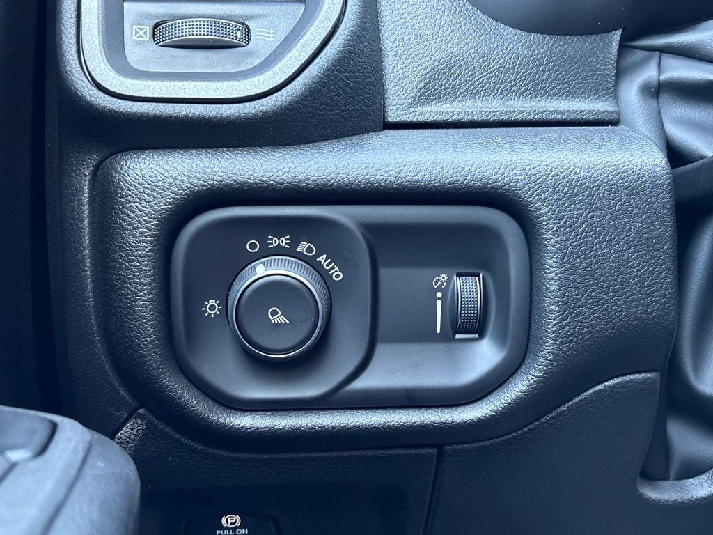 2026 RAM Ram 1500 RAM 1500 TRADESMAN CREW CAB 4X4 5'7' BOX