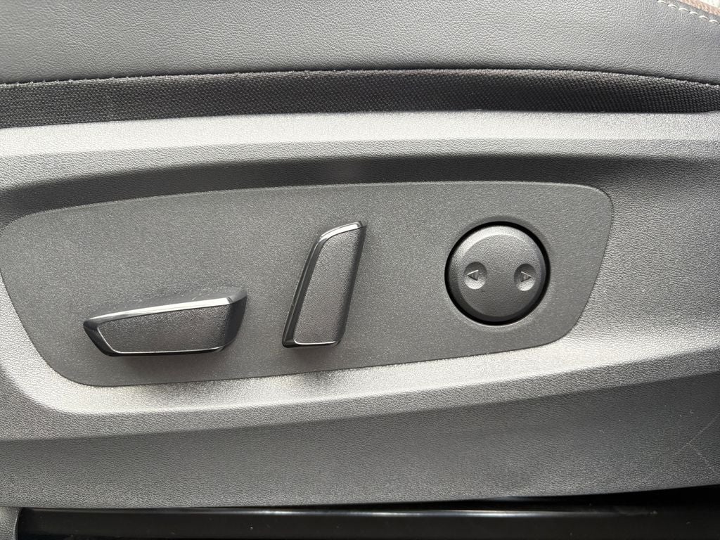 2025 Nissan Pathfinder Platinum FWD