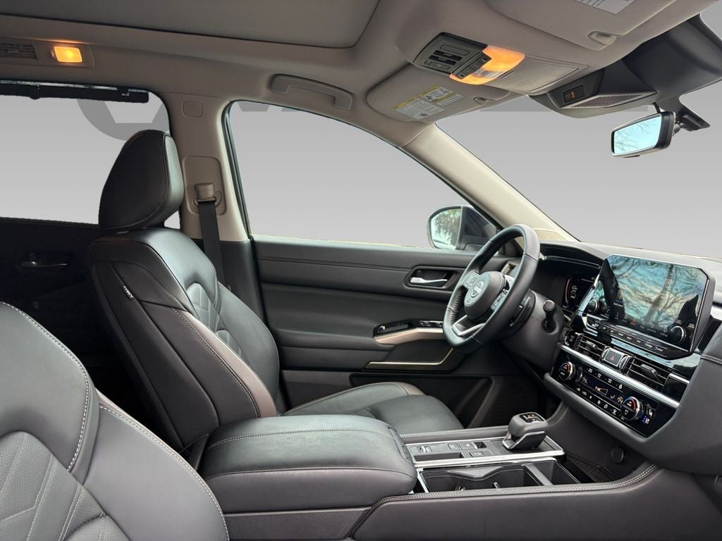 2025 Nissan Pathfinder Platinum FWD