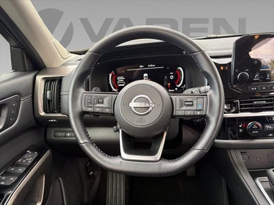 2025 Nissan Pathfinder Platinum FWD