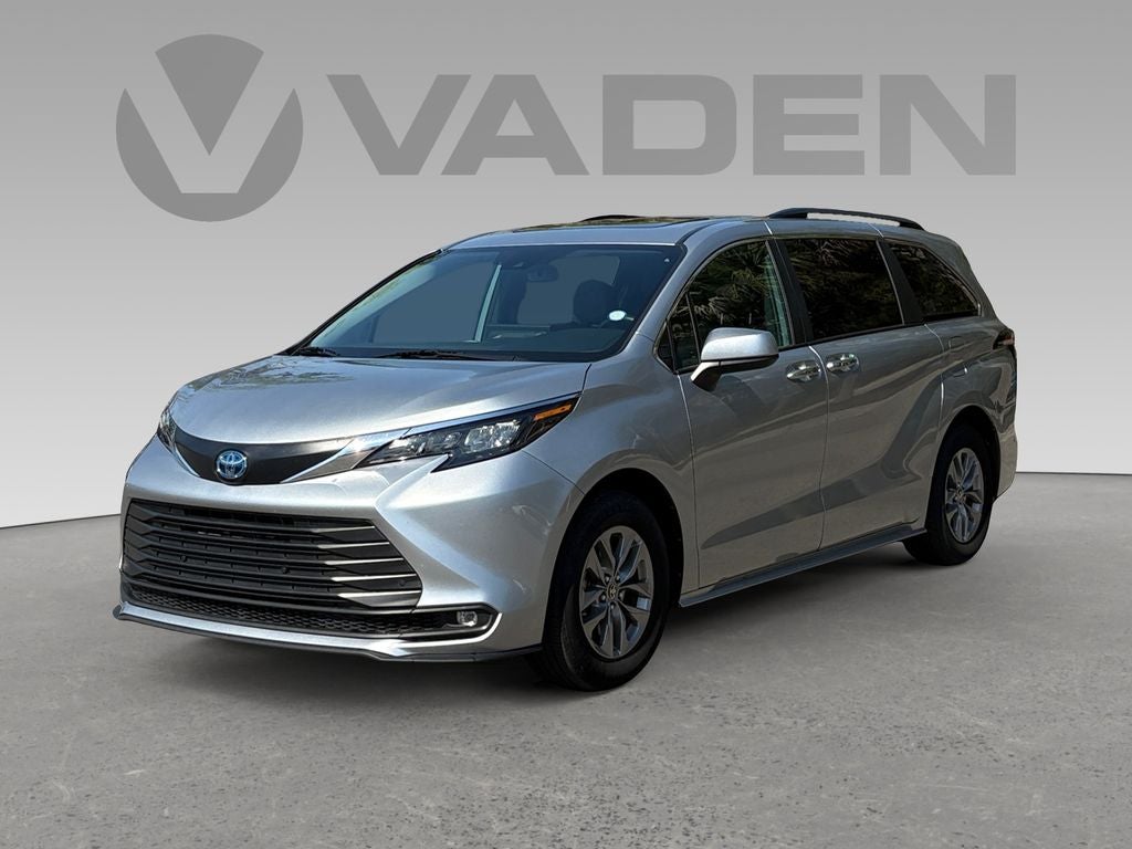 2025 Toyota Sienna XLE
