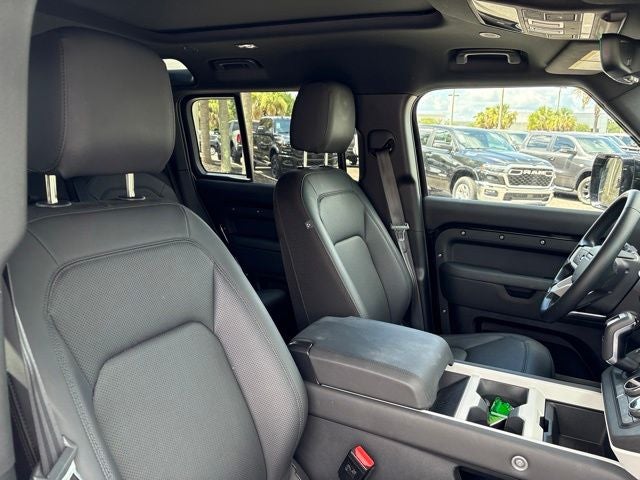 2025 Land Rover Defender 110 P300
