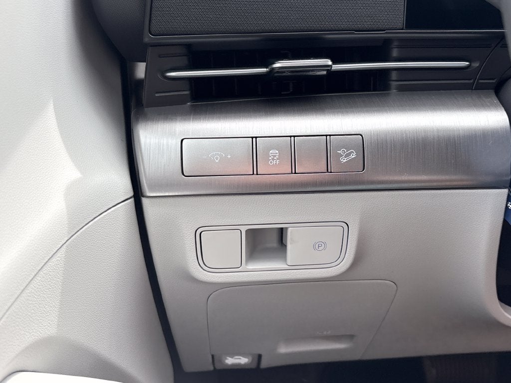 2027 Hyundai Kona SE FWD