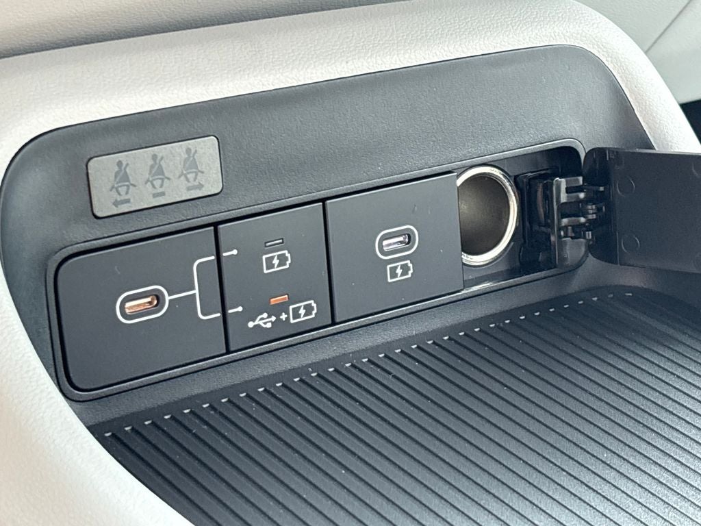2027 Hyundai Kona SE FWD