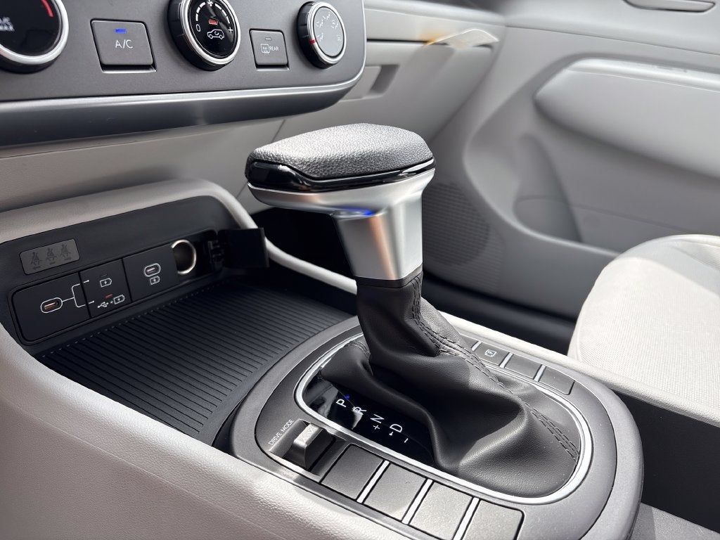 2027 Hyundai Kona SE FWD