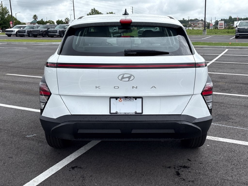 2027 Hyundai Kona SE FWD