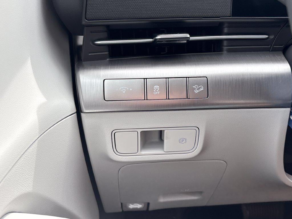 2027 Hyundai Kona SE FWD