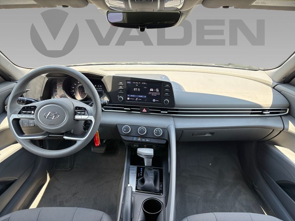2023 Hyundai Elantra SE