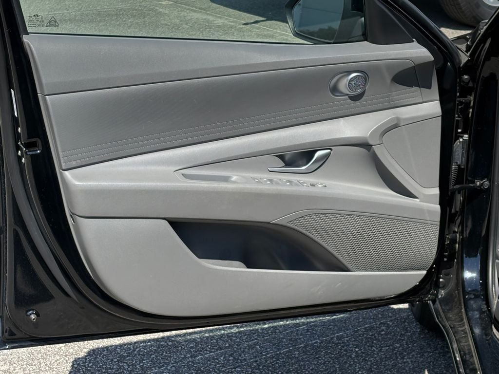 2023 Hyundai Elantra SE